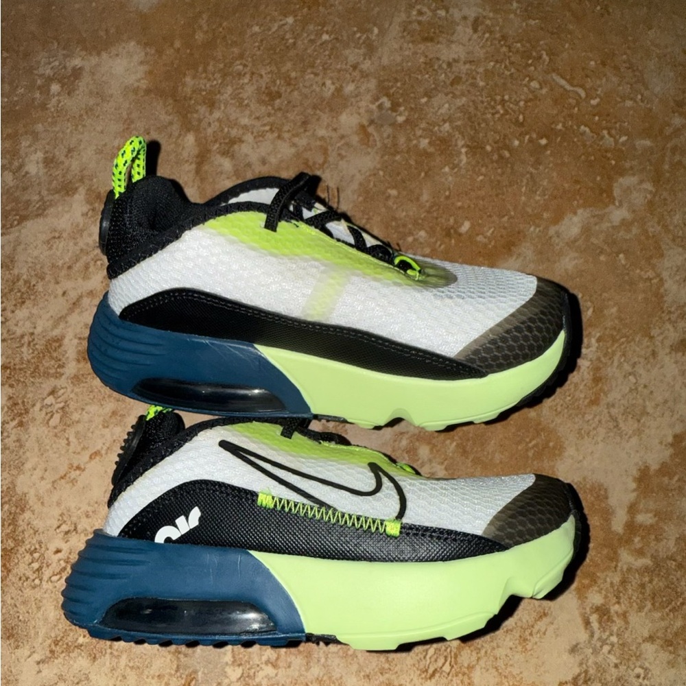 Kids Nike Air Size 9c White and Neon Green yellow athletic Shoes - Picture 2 of 4